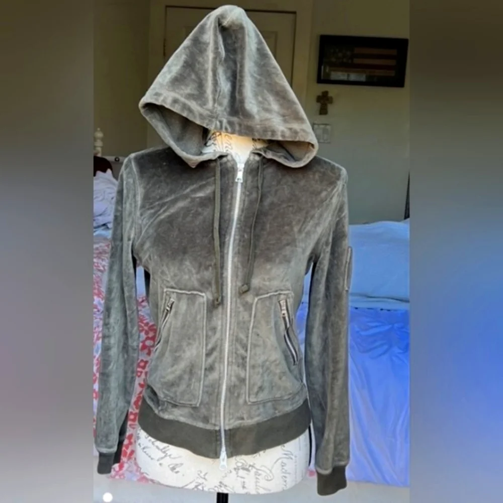 Banana Republic velour olive green hoodie with zipper pockets in size M - Picture 1 of 9